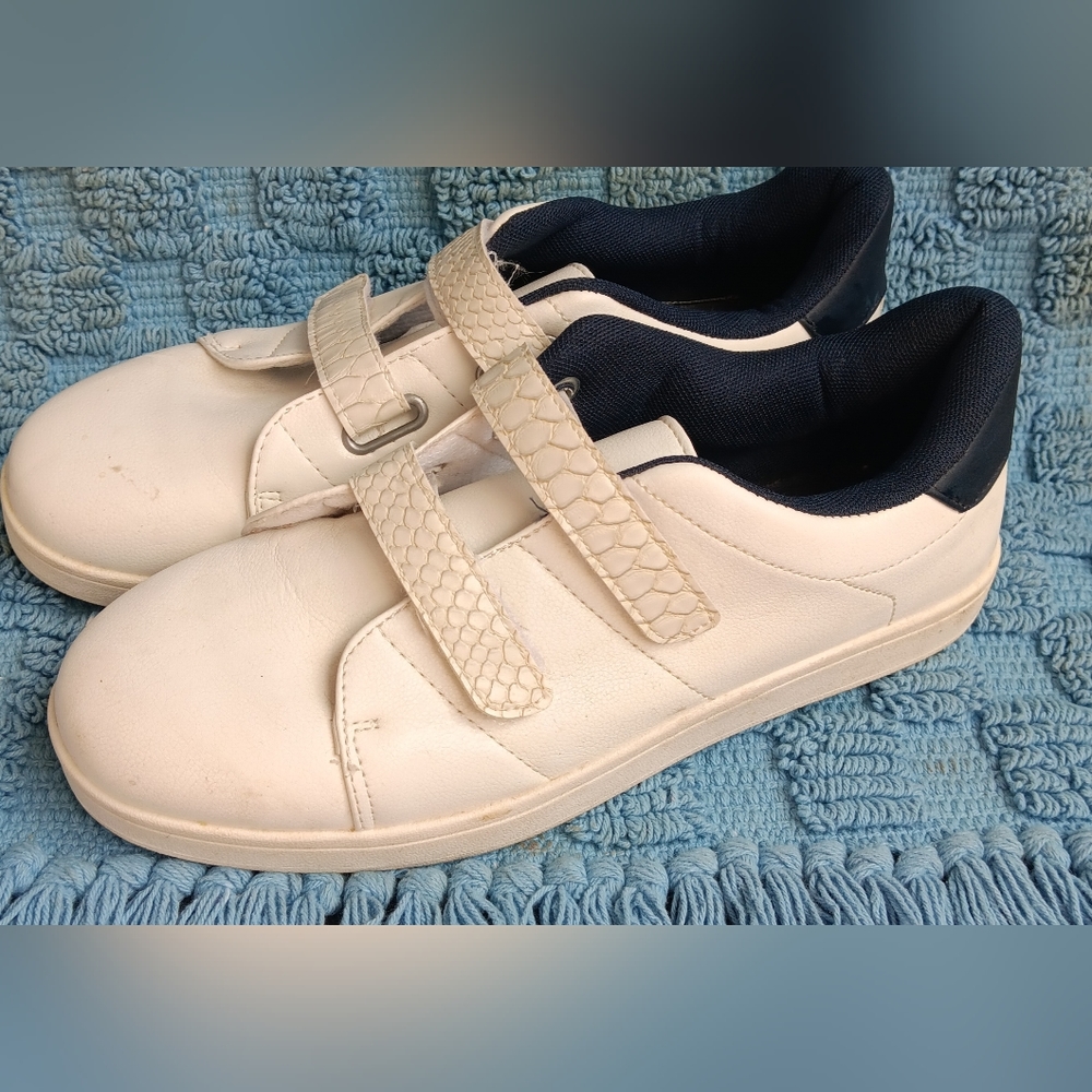 Women's cushion walk shoes with Memory Foam size 10